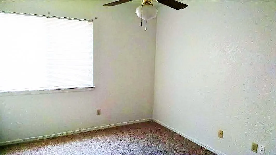 2 bed, 1050 sqft, $1,045 — Photo 4