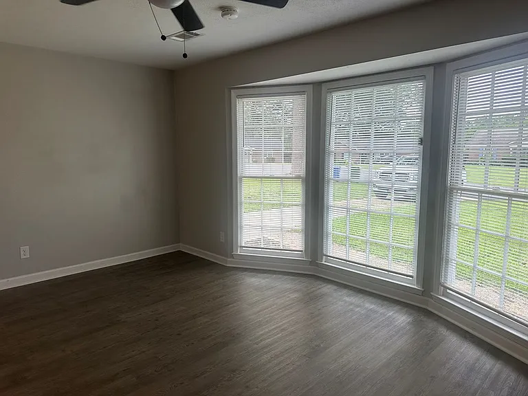 4131 Cainwood Ct — Photo 6