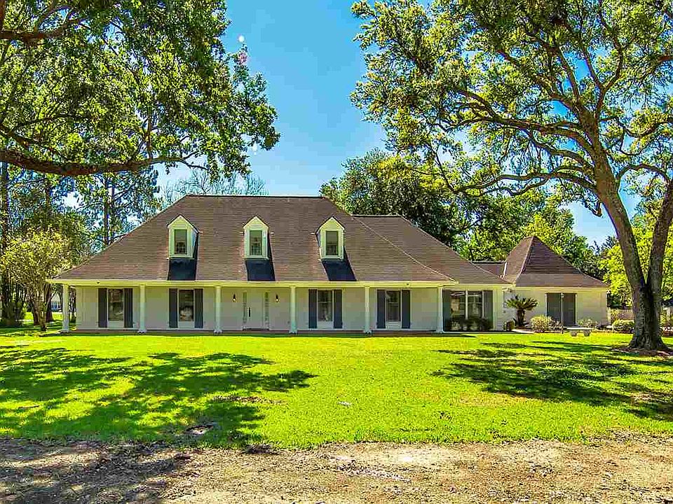 1st image of 417 Country Club Blvd