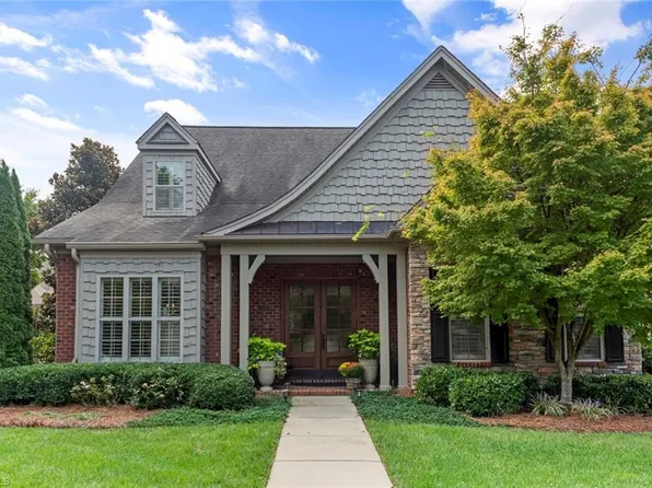 5574 Foxgate Cir, Winston Salem, NC 27106