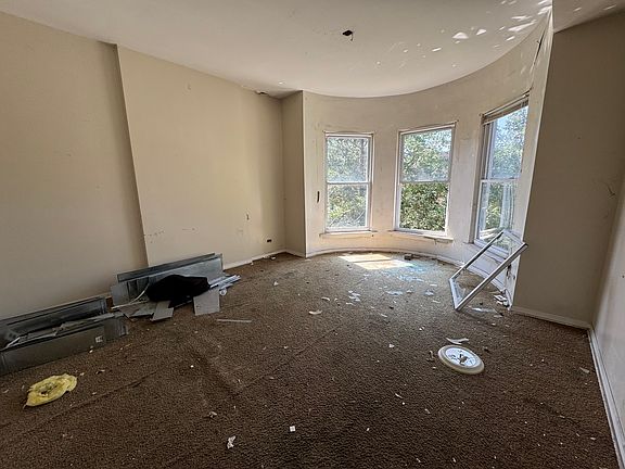 4th image of 5851 S Wabash Ave