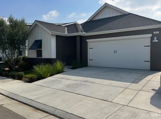 9803 Crystal Falls Ln, Shafter, CA 93263