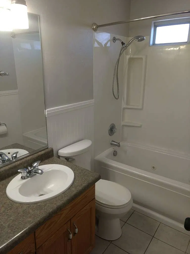 2 Bedroom/2 Bathroom Townhome with Garage — Photo 4