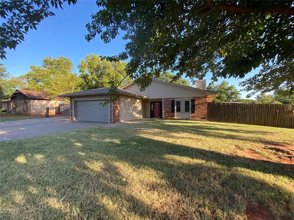 1407 W Country Club Blvd, Elk City, OK 73644