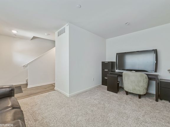 3rd image of 2033 Sequoia Ave