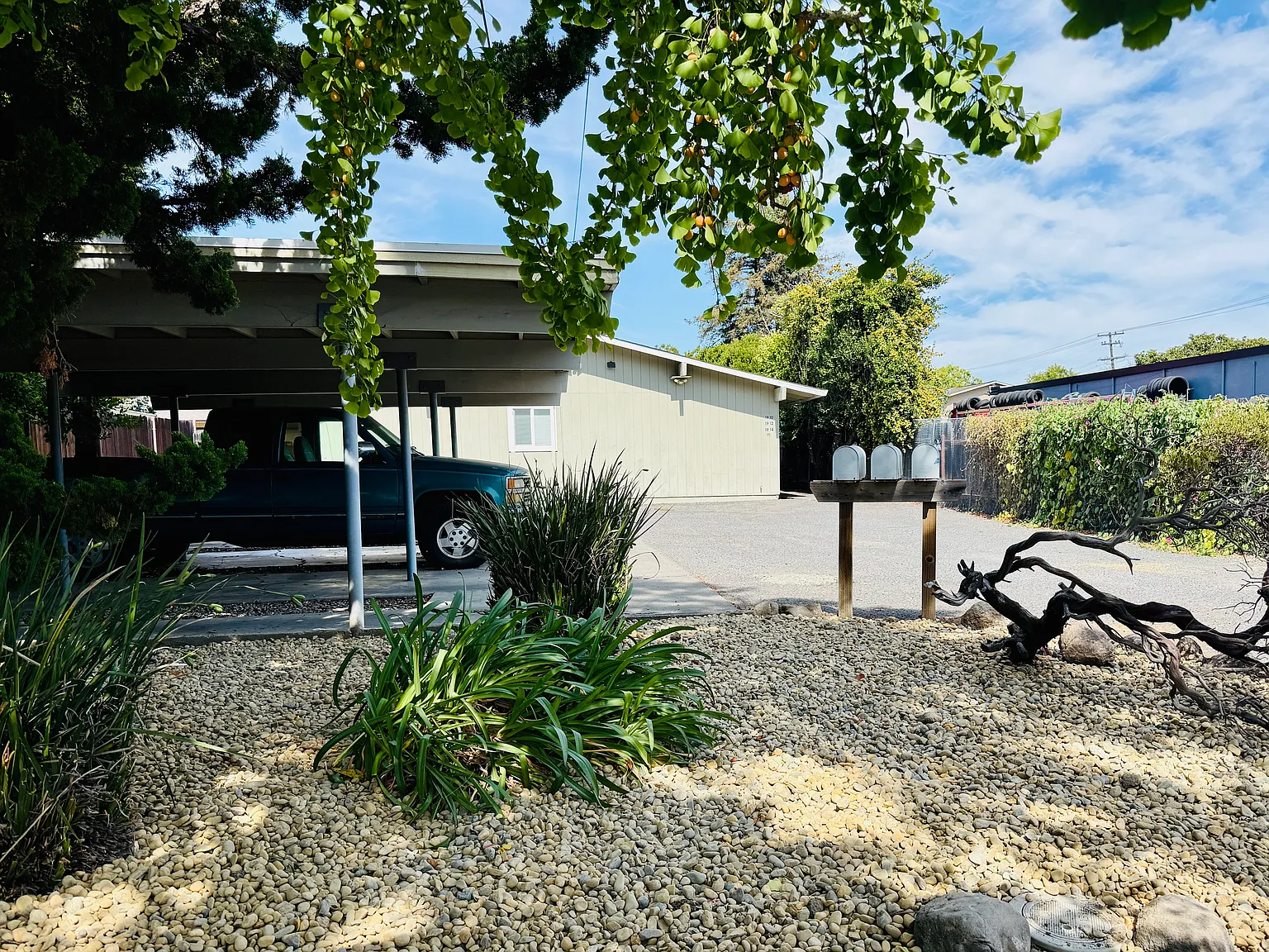 2 bed, 900 sqft, $2,450 — Photo 1