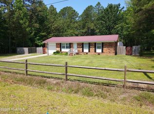 844 Montrose Rd, Raeford, NC 28376
