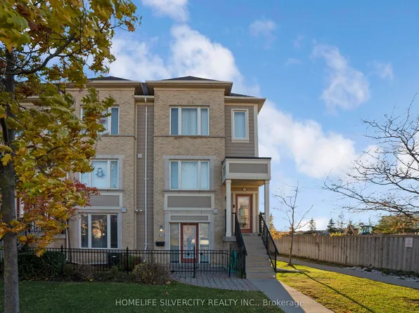 60 Fairwood Cir #38, Brampton, ON L6R 0Y6