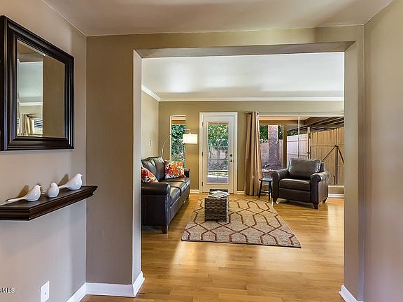 99 W Holly entry:lvg