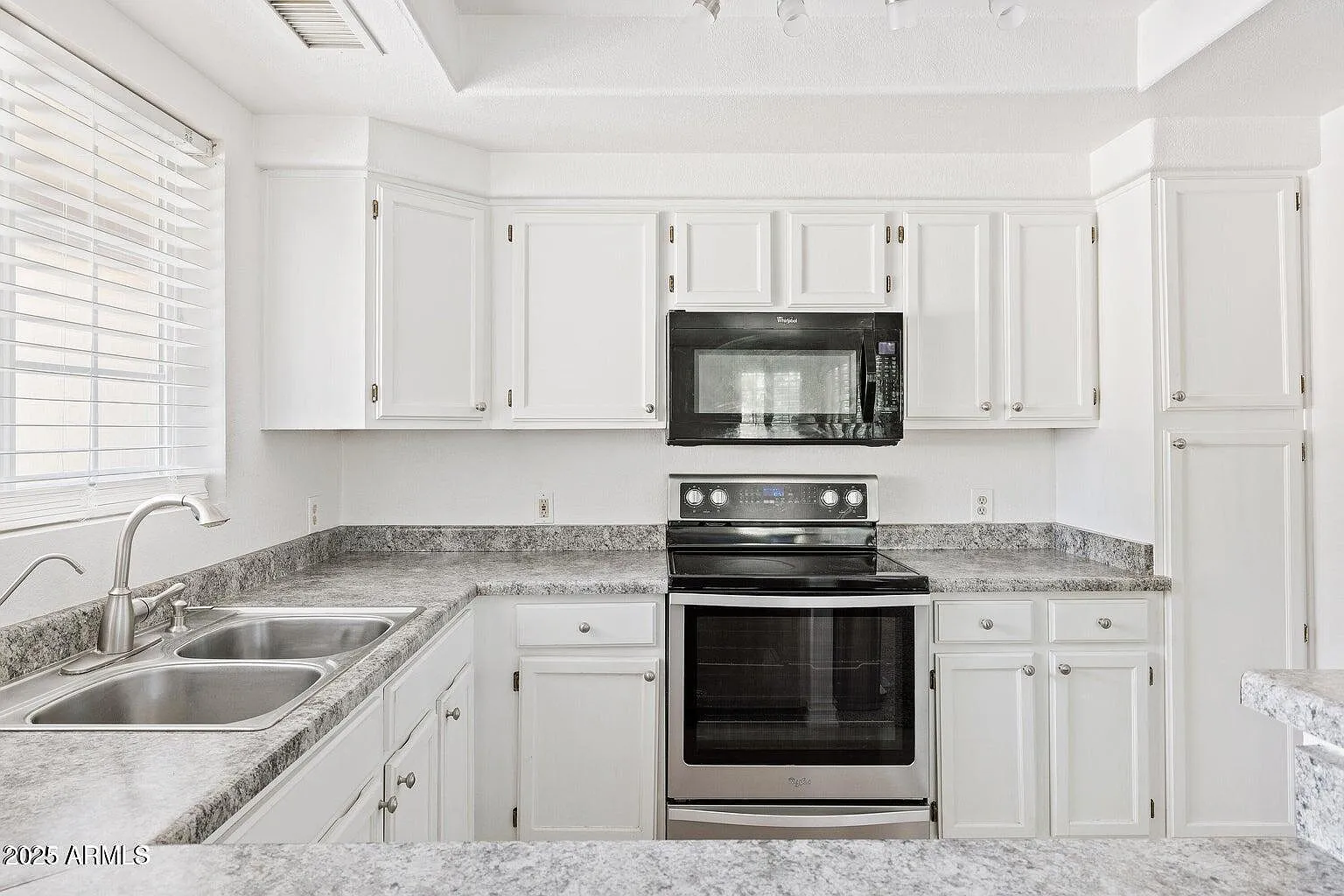 10101 N Arabian Trl — Photo 1