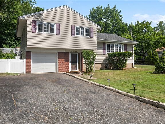 GARAGE & LARGE DRIVEWAY