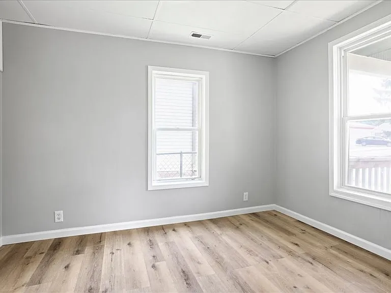 123 W Valley St — Photo 9