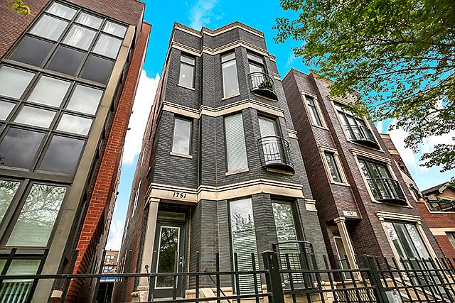 1st image of 1751 N Artesian Ave #3