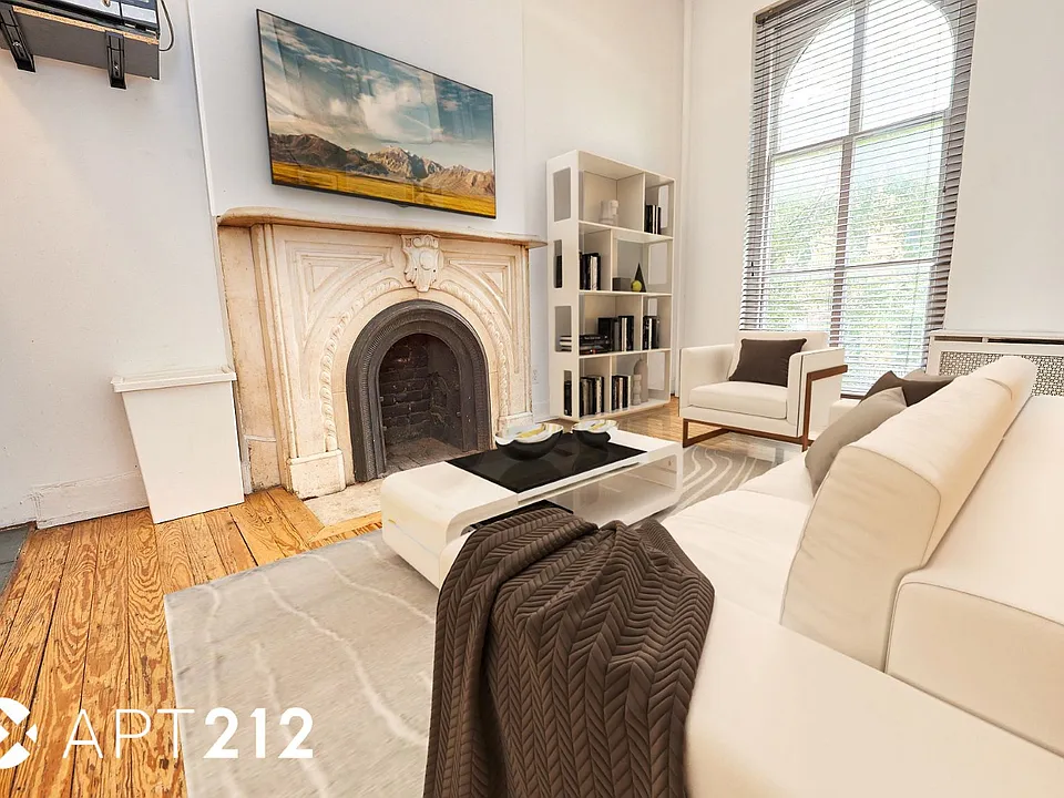 120 E 10th St #2B