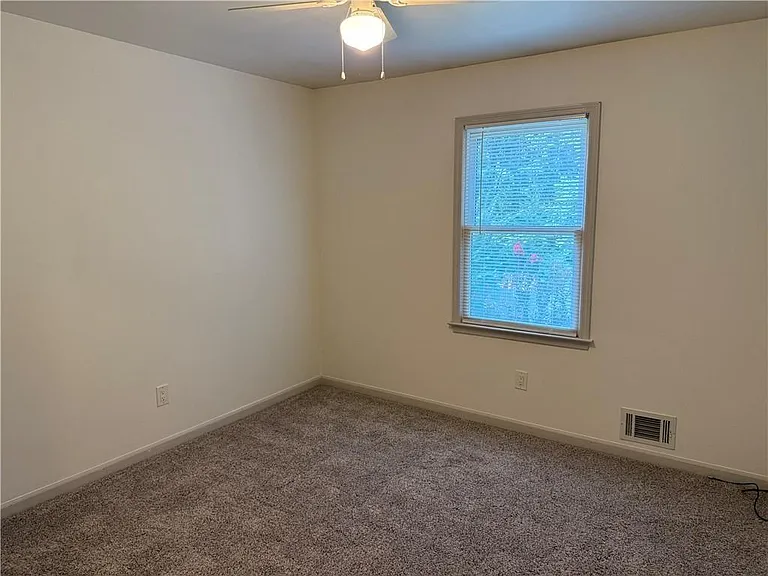 412 Hickory Walk — Photo 17