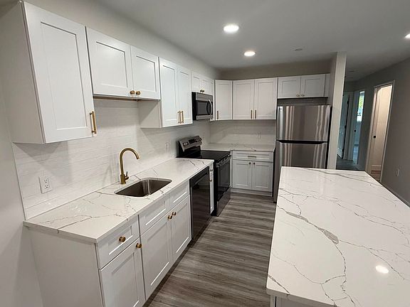 5th image of 310 Thompson Rd #601