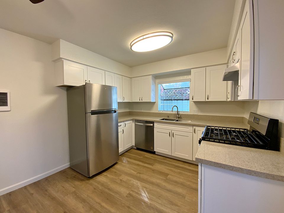 Eat-in Kitchen