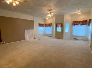 601 W Court, 101-103 S Sumner, Beatrice, NE 68310