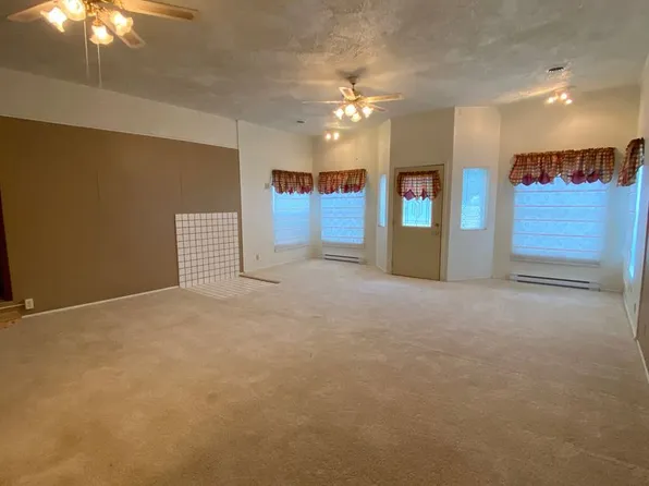 601 W Court, 101-103 S Sumner, 601 W Court St, Beatrice, NE 68310