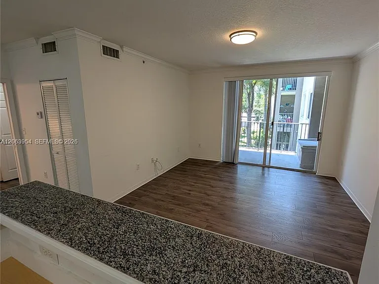 6831 SW 44th St #203 — Photo 7