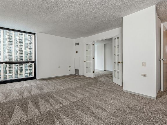 5th image of 1122 N Clark St APT 1609