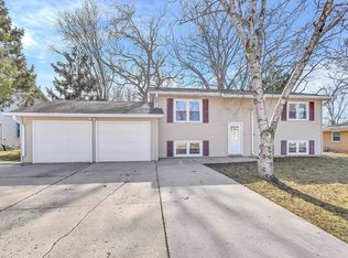 414 N Saint Bernard Dr #DE, De Pere, WI 54115