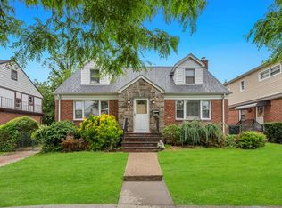 8610 250th St, Bellerose, NY 11426