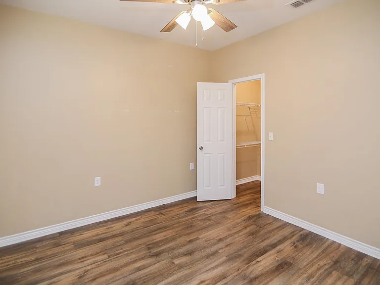 411 Johnson St — Photo 16