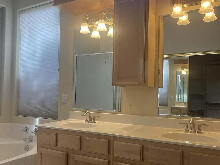 7033 W Irma Ln — Photo 13