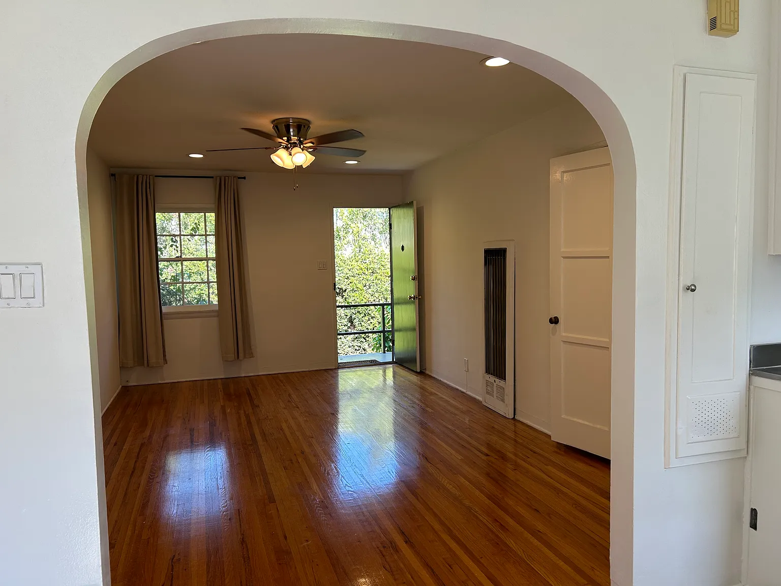 1612 Greenfield Ave — Photo 4