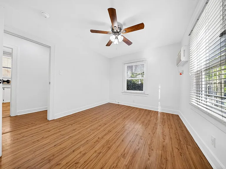 5225 De Longpre Ave — Photo 33