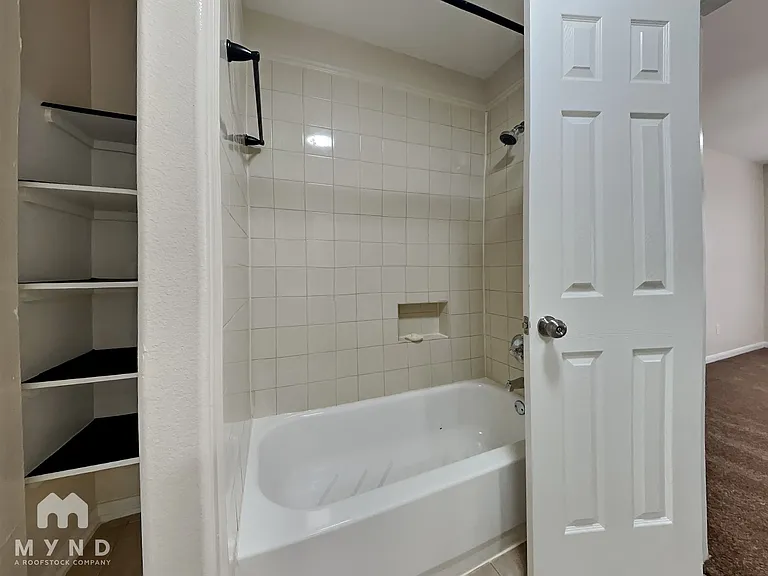 6128 Sidney St #B — Photo 11