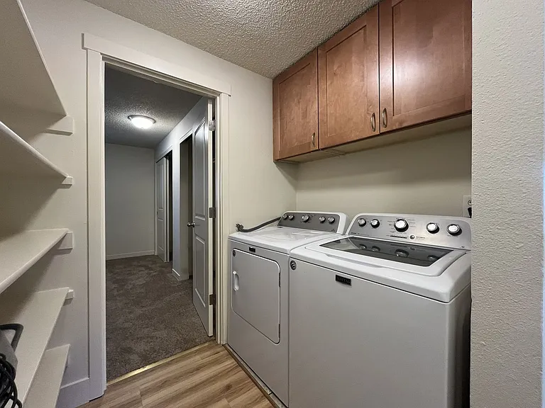 Bright and Airy Home with Stainless Steel Kitchen, Vaulted Ceilings & Washer + Dryer — Photo 43