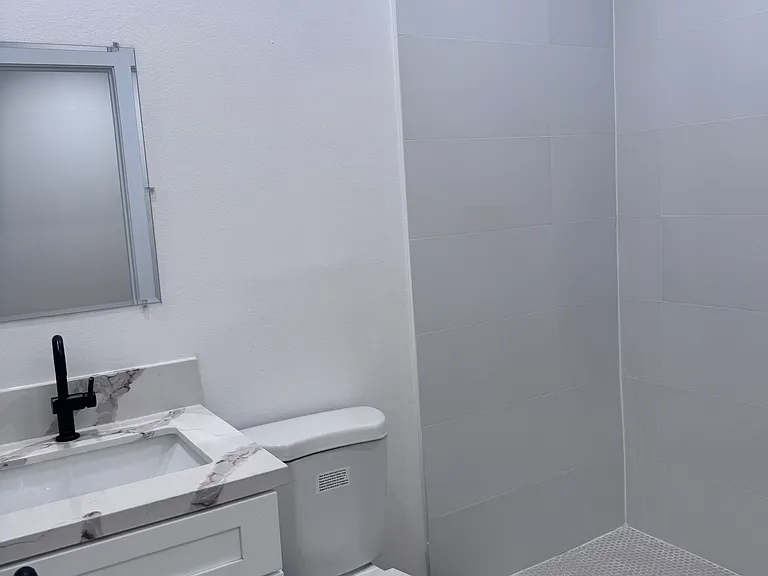 7634 Morella Ave — Photo 3