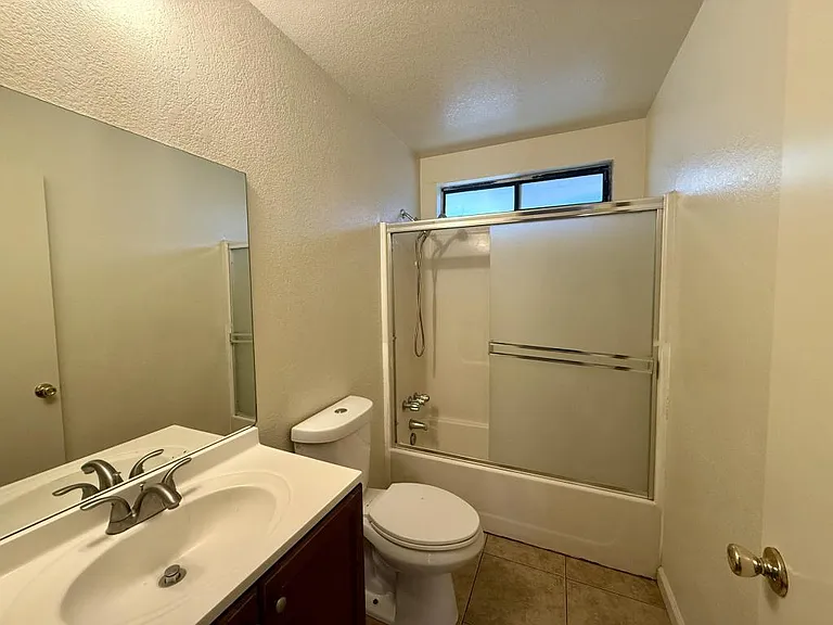 537 Center St — Photo 9