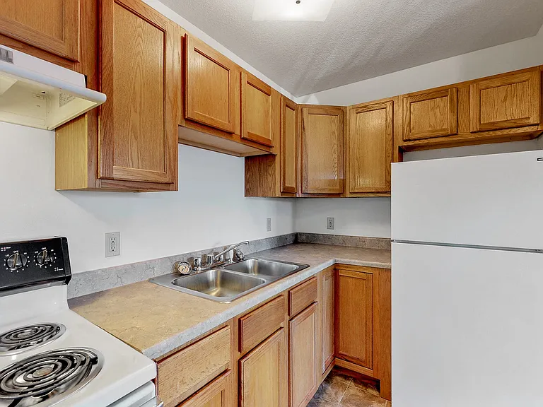 Ashford Apartments — Photo 33