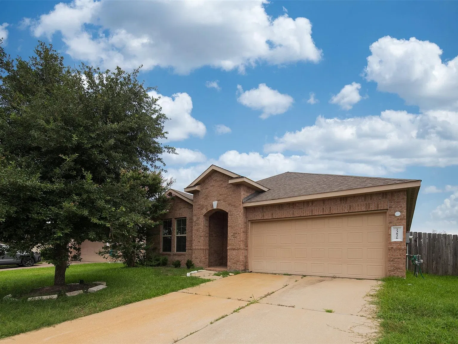 4 bed, 2.0 bath, 2471 sqft, $2,500 — Photo 1