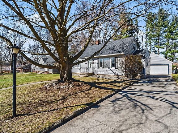 3rd image of 3769 Cheyenne Dr SW
