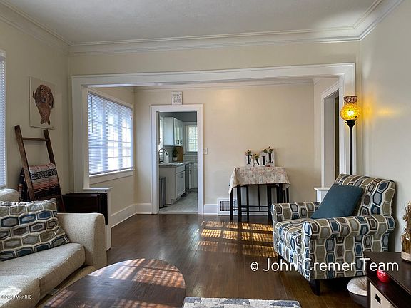 5th image of 1939 Lafayette Ave NE