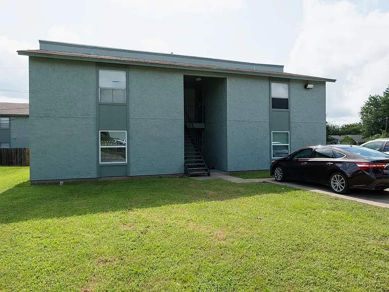 1500 Alpine Cir — Photo 2