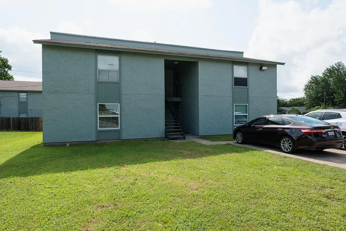 Building Photo - 1500 Alpine Cir