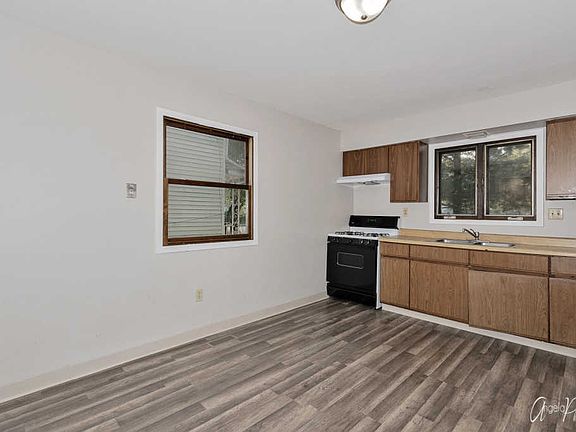 5th image of 2923 Ezra Ave