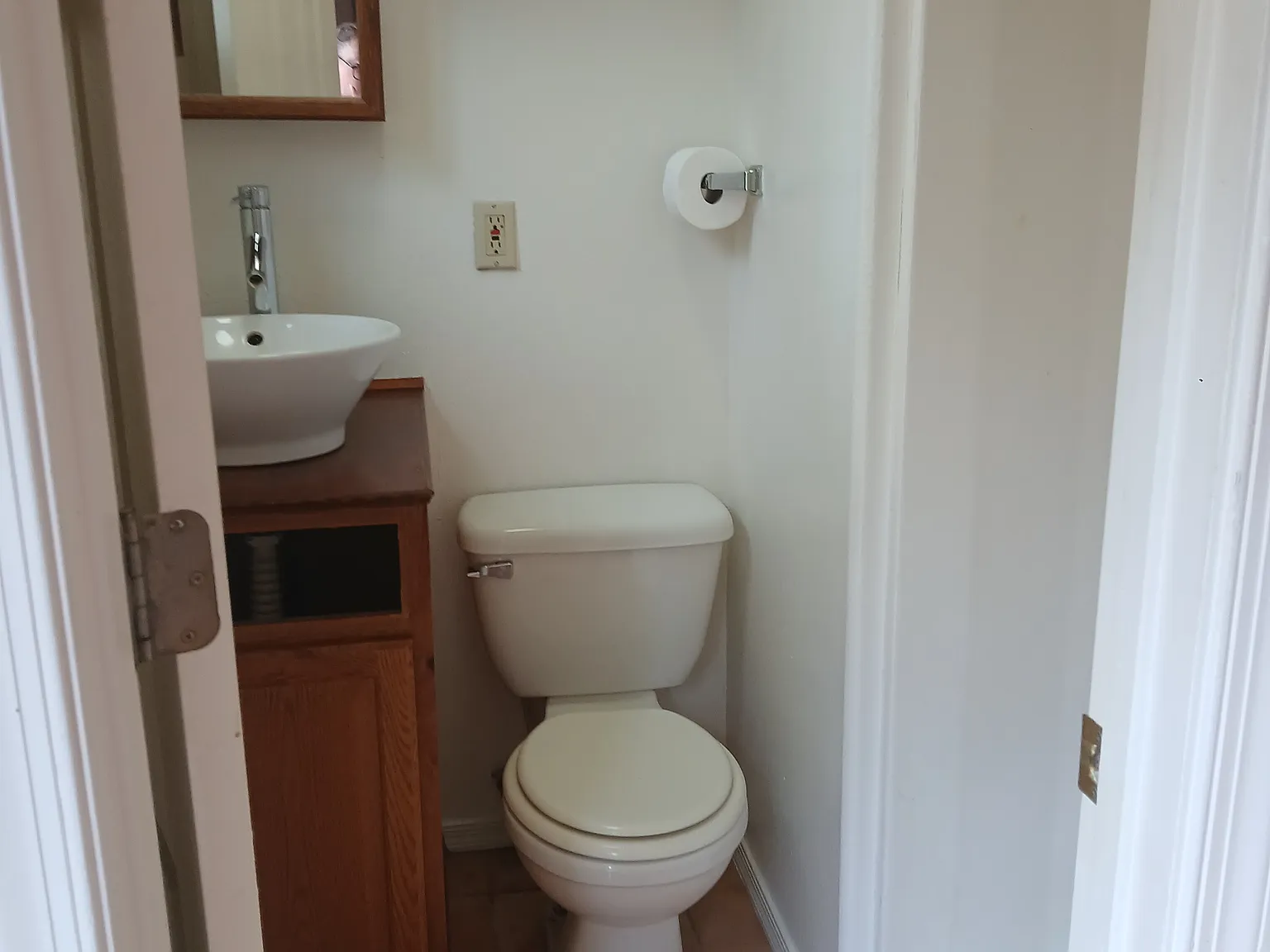 3 bed, 2300 sqft, $2,500 — Photo 4