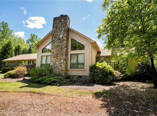 2200 Clearwater Point Dr, Seneca, SC 29672