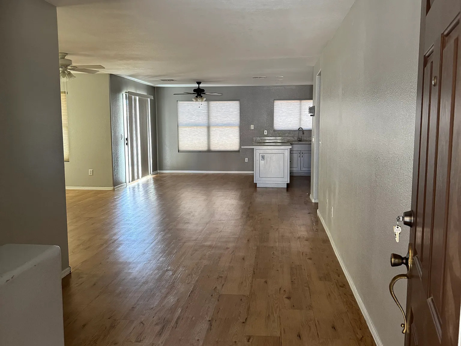 3 bed, 1421 sqft, $2,500 — Photo 3