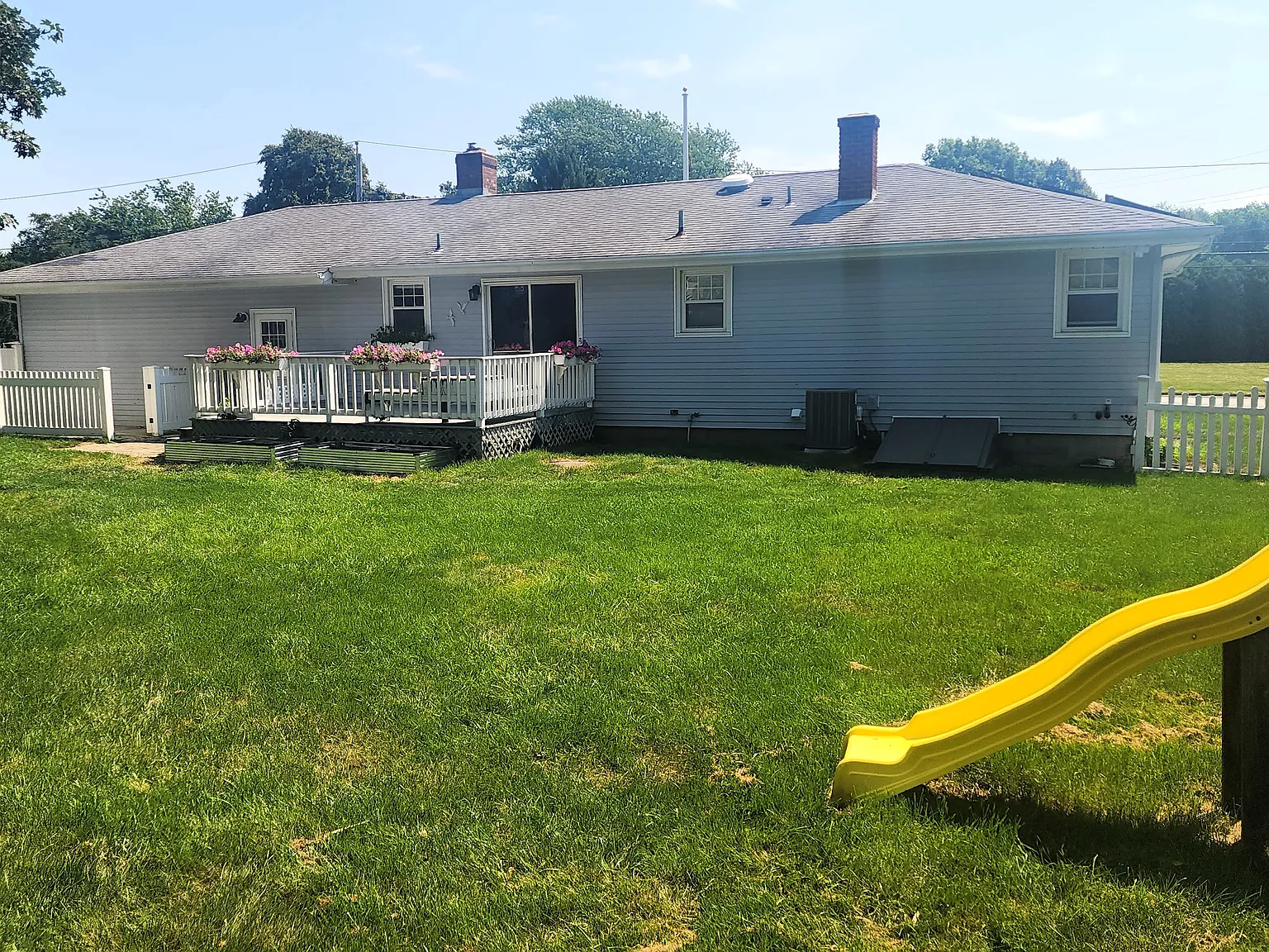 3 bed, 1200 sqft, $3,200 — Photo 2