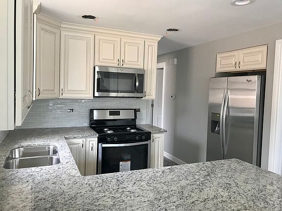 3rd image of 8046 Melvina Ave