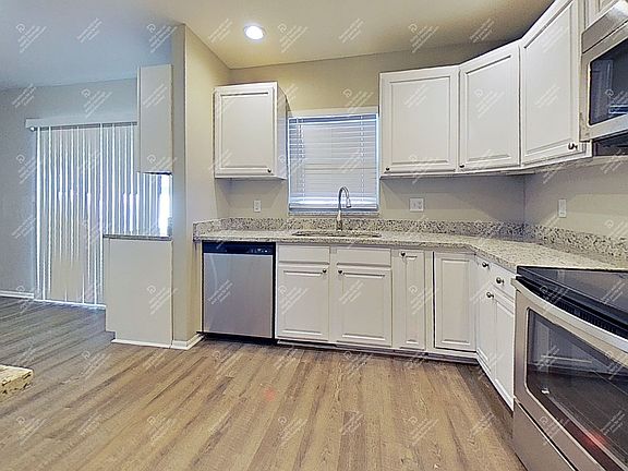 5th image of 2654 Knoll St W