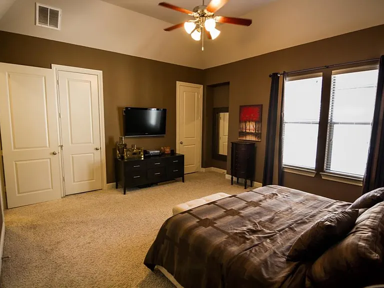 739 Live Oak St — Photo 5