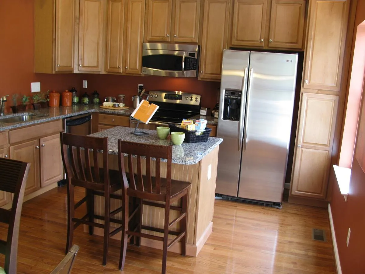 4 bed, 3.5 bath, 2100 sqft, $2,775 — Photo 3
